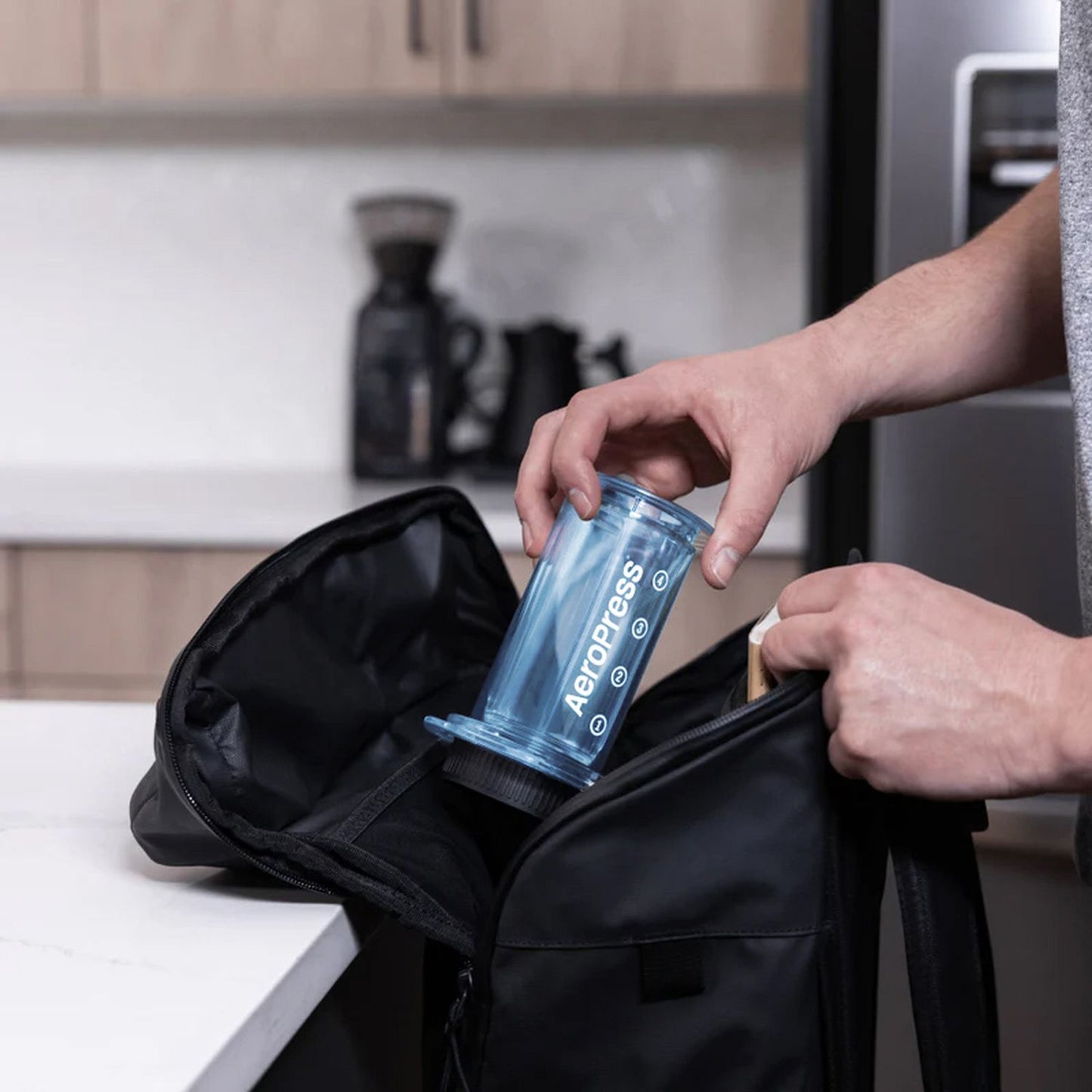 Aeropress Clear blue zaparzacz do kawy niebieski
