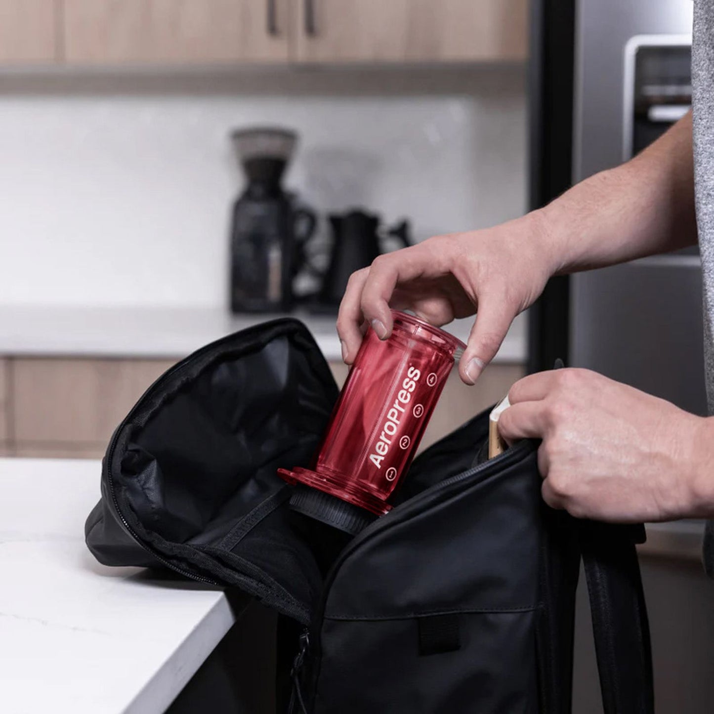 AeroPress Clear Red - Zaparzacz do kawy czerwony